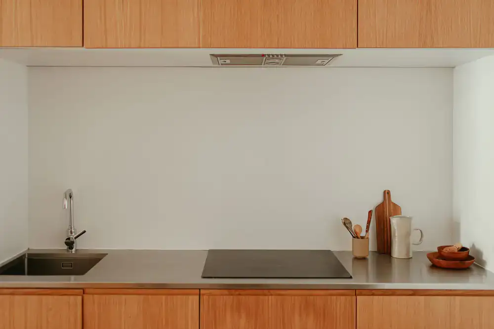 Cocina artesanal con frentes de roble macizo